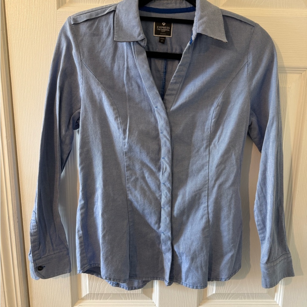 Express Women’s The essential shirt Casual Button-Down Shirt sz small